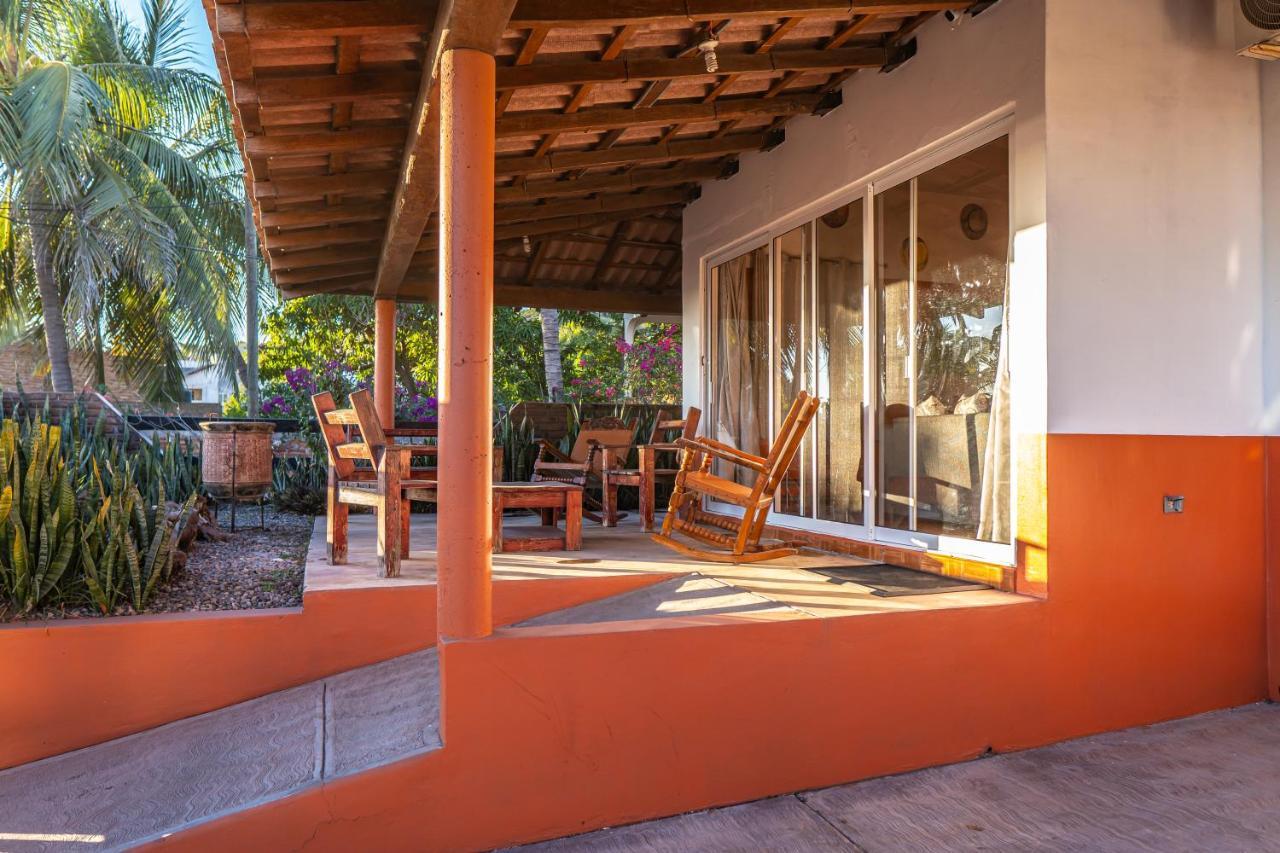 Casa Belen - Beautiful Beach View Home On Stone Island Исла-ла-Пьедра Экстерьер фото