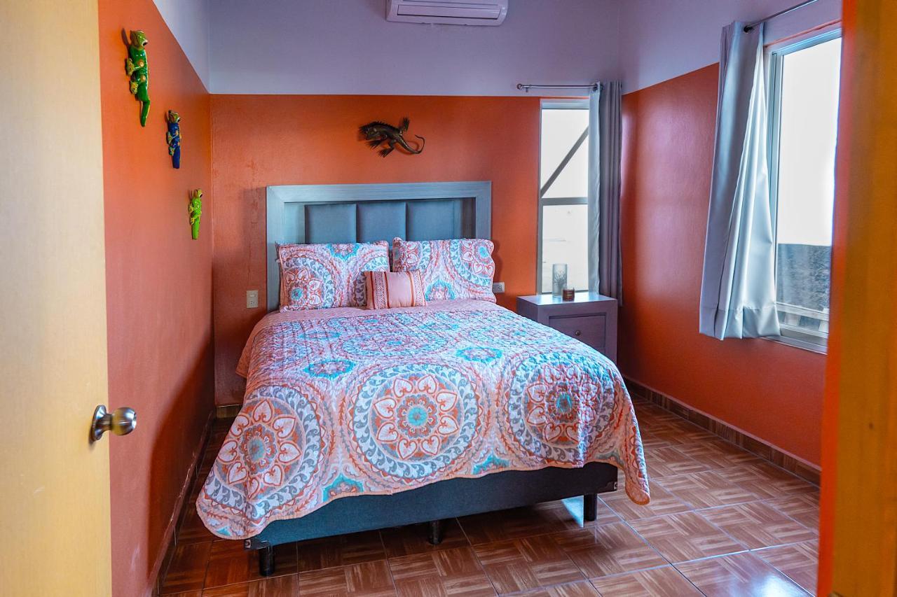 Casa Belen - Beautiful Beach View Home On Stone Island Исла-ла-Пьедра Экстерьер фото